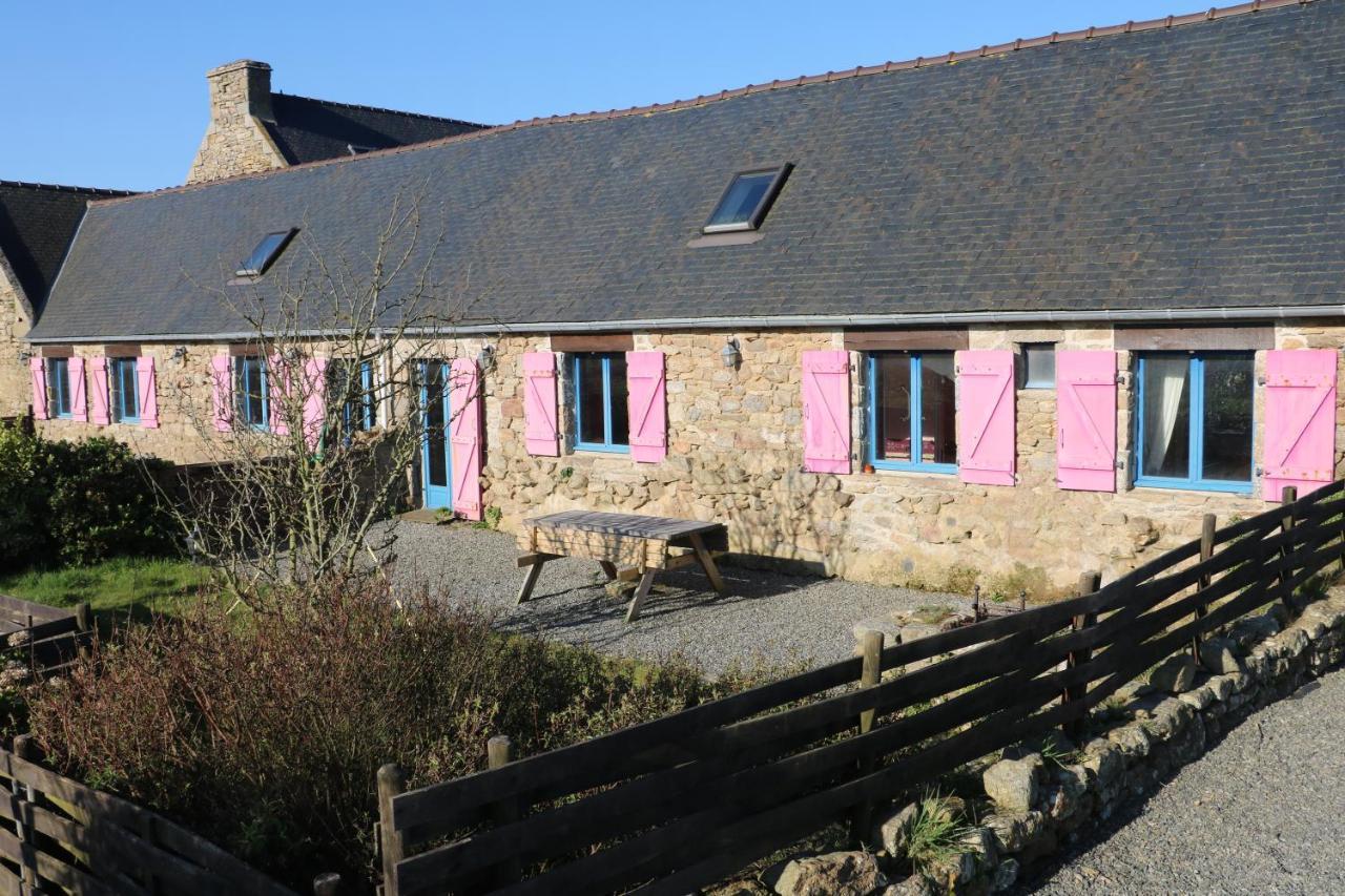 Les Gites Aux Volets Roses Landunvez Eksteriør billede